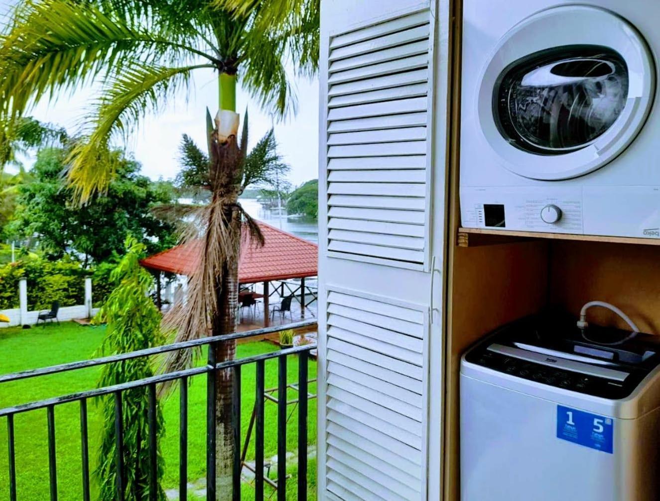 Waterfront Sunset Apartment نادي المظهر الخارجي الصورة